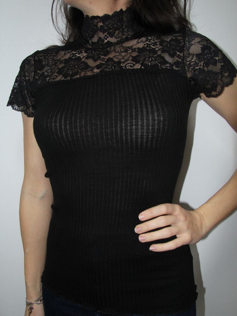 lupetto in lana a costine e pizzo