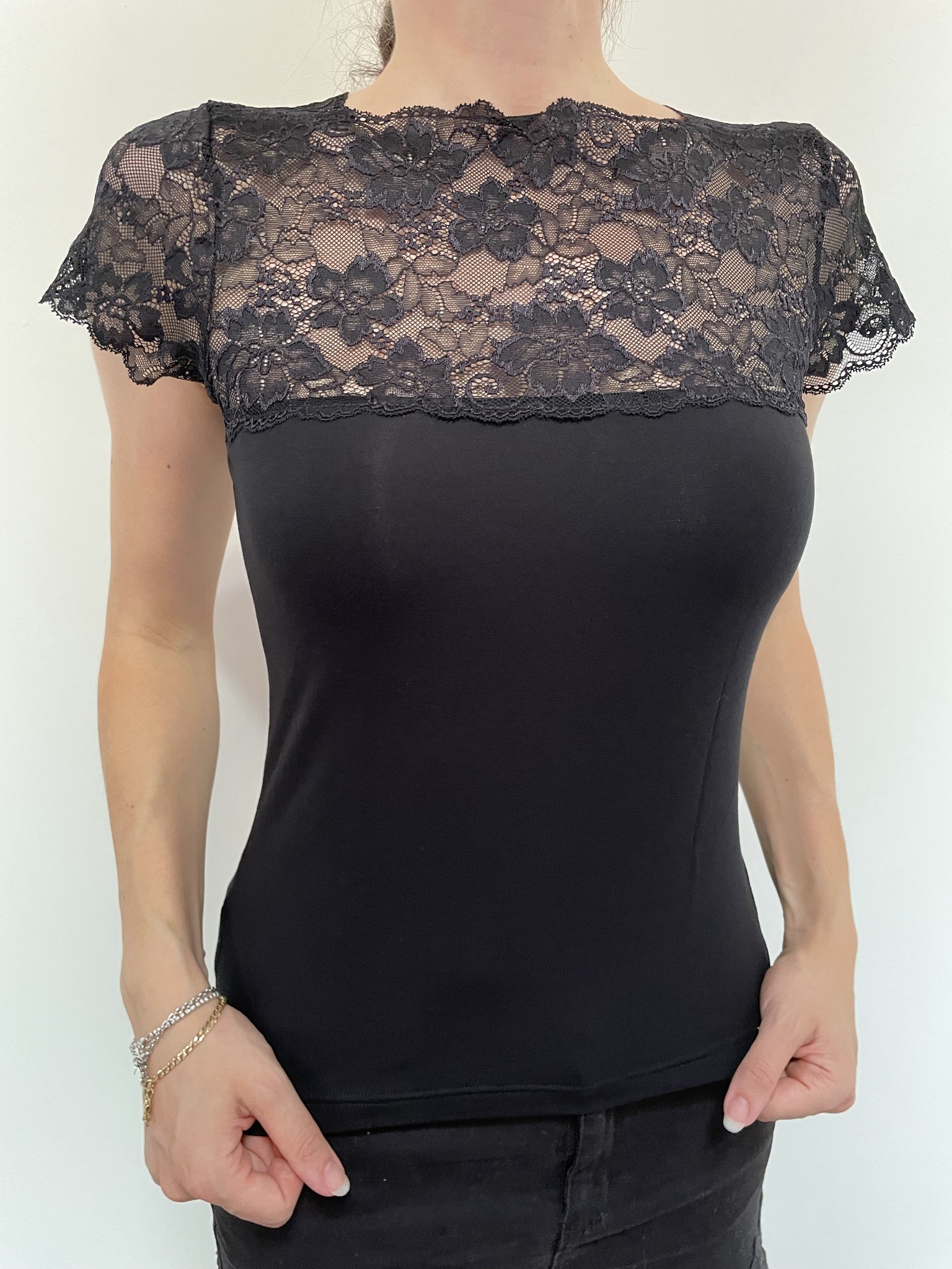 maglia in modal con maniche corte in pizzo